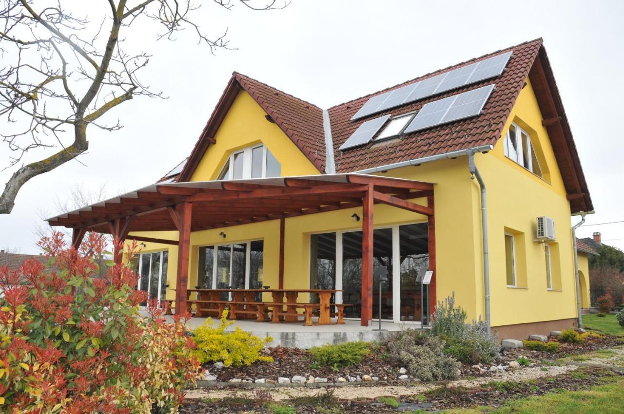 Casa Napsugar Panzio Bed & Breakfast Apostag Ngoại thất bức ảnh