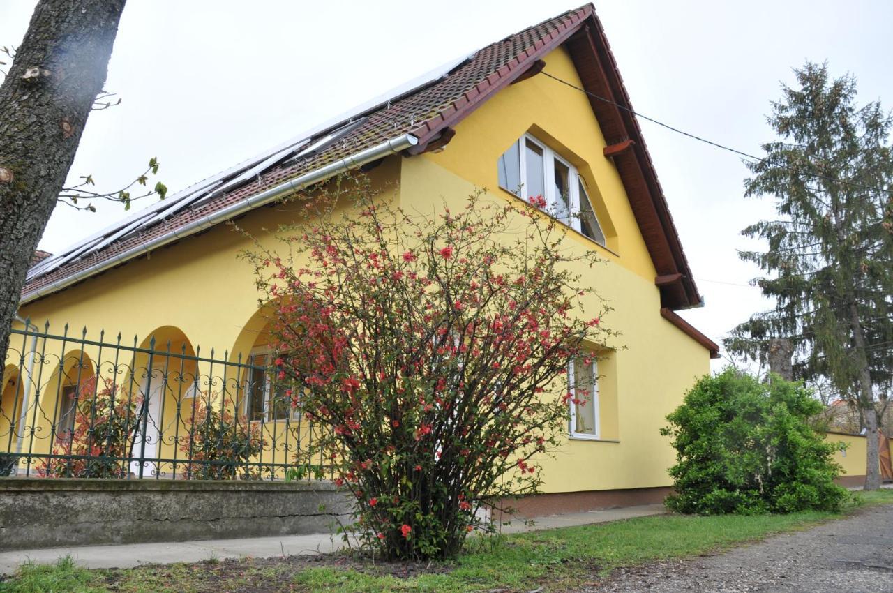Casa Napsugar Panzio Bed & Breakfast Apostag Ngoại thất bức ảnh