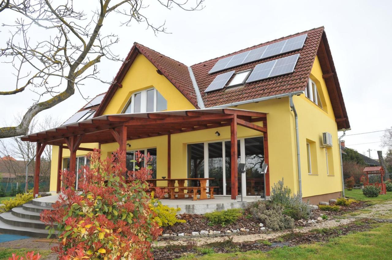 Casa Napsugar Panzio Bed & Breakfast Apostag Ngoại thất bức ảnh